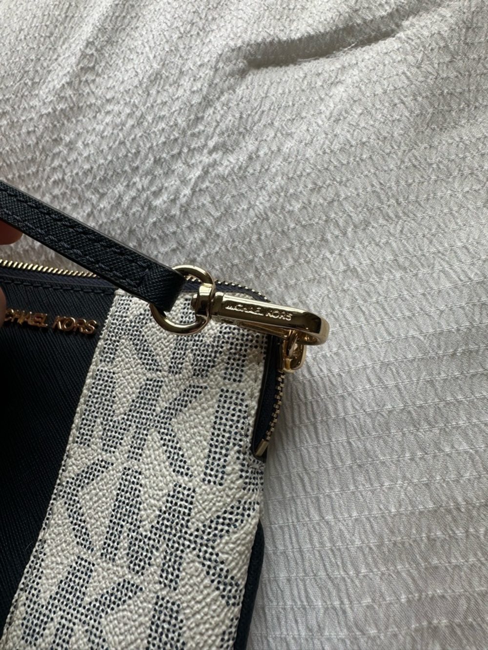 Michael Kors Mini Wristlet Navy Blue & White - Picture 3 of 6